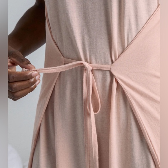 Lunya organic pinya wrap dress in limited edition dulcet petal NWT - Picture 4 of 7